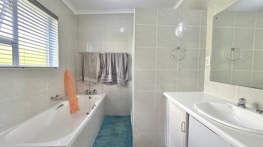 3 Bedroom Property for Sale in Mountainside Western Cape